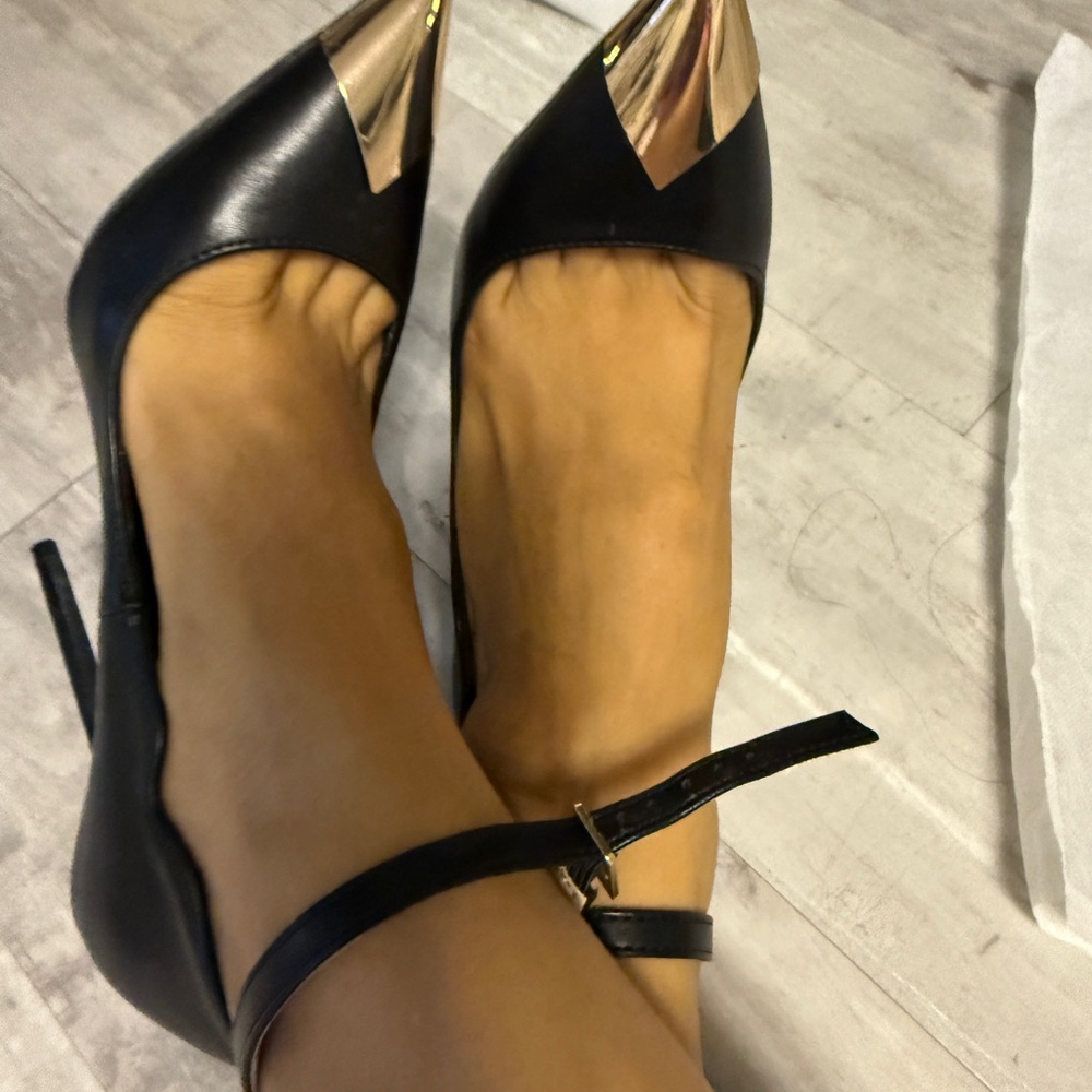 Elegant Black and Gold Women's Heels size 7